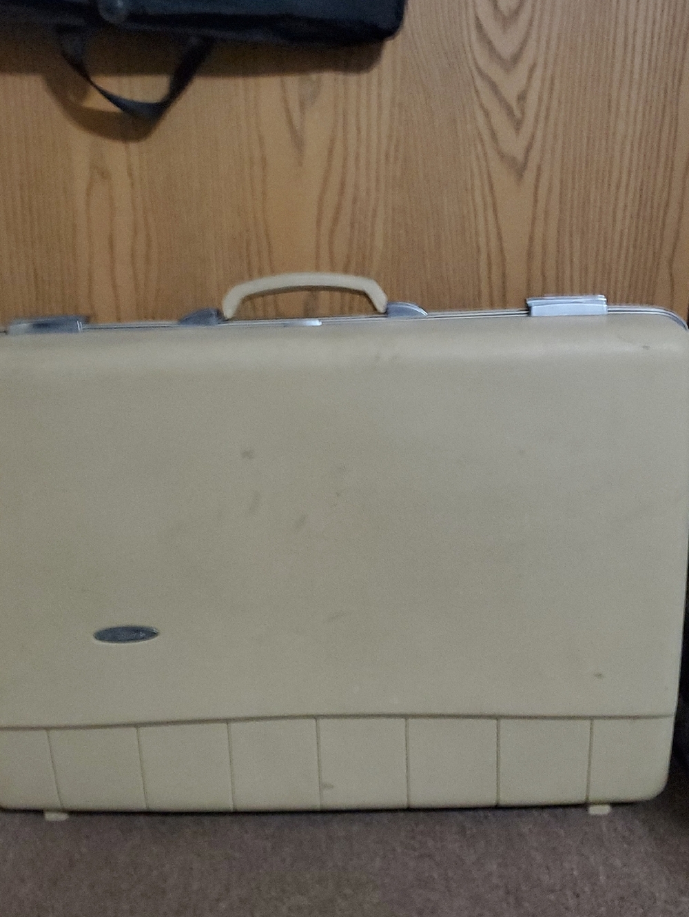 Forcast Vintage Cream Hard-Shell Suitcase